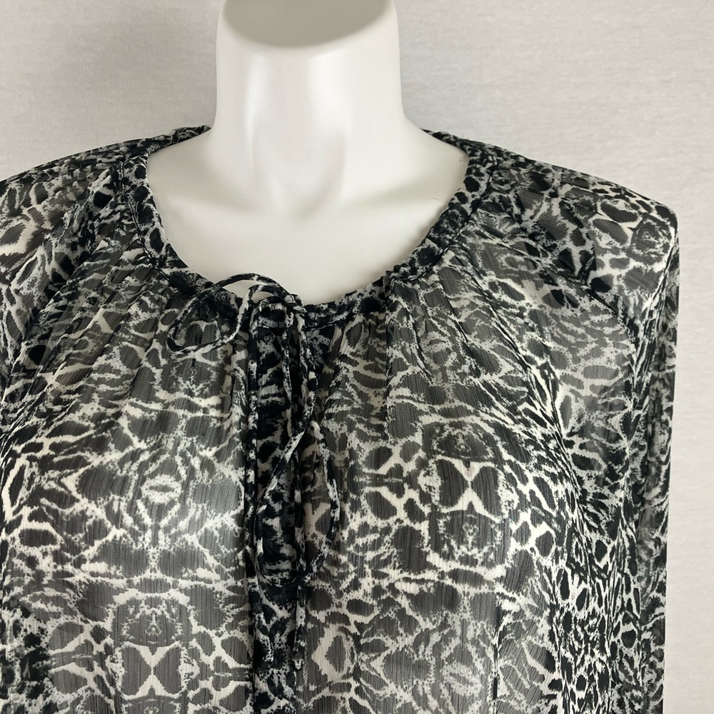 Jessica Simpson Black and White Patterned Top - Picture 4 of 9